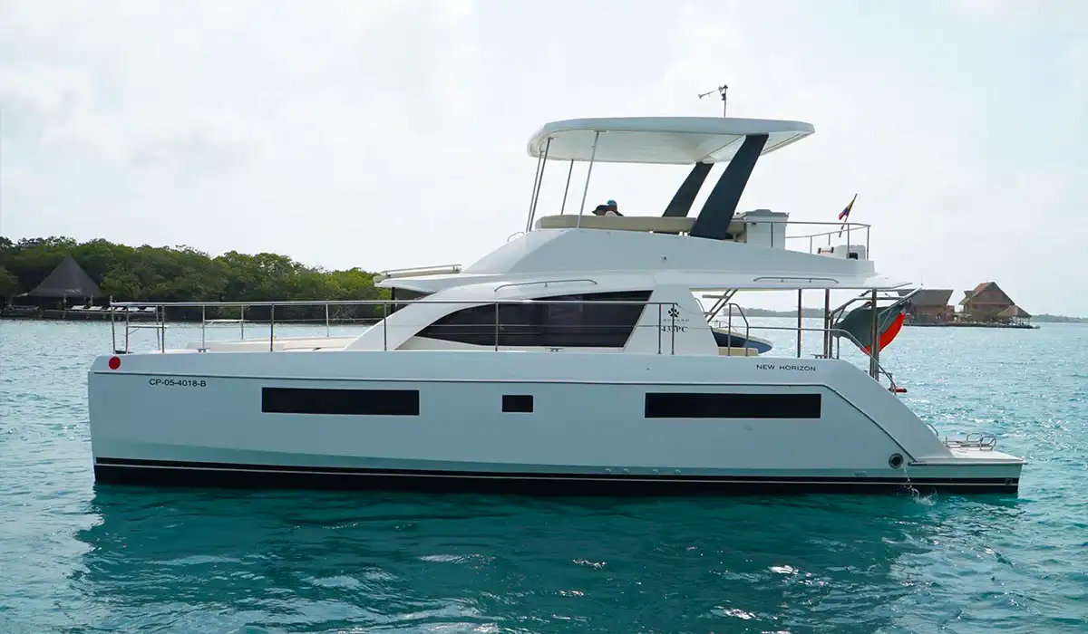 Catamaran Leopard 43