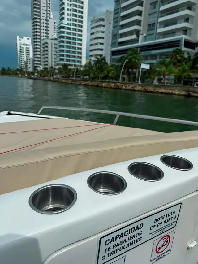 Bote Tuto - alquiler de lancha en Cartagena