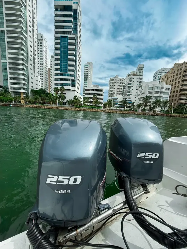 Bote Tuto - alquiler de lancha en Cartagena